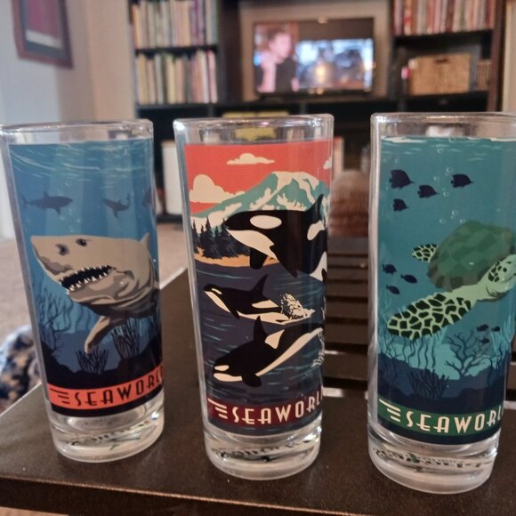 Set of Three 3 Sea World Pass Member Collectible 11 Ounce Glasses Tumblers 2009 - Picture 1 of 9